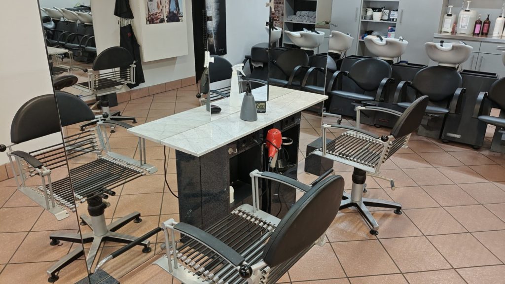 Te huur dubbele kapplaats per uur knippen fohnen